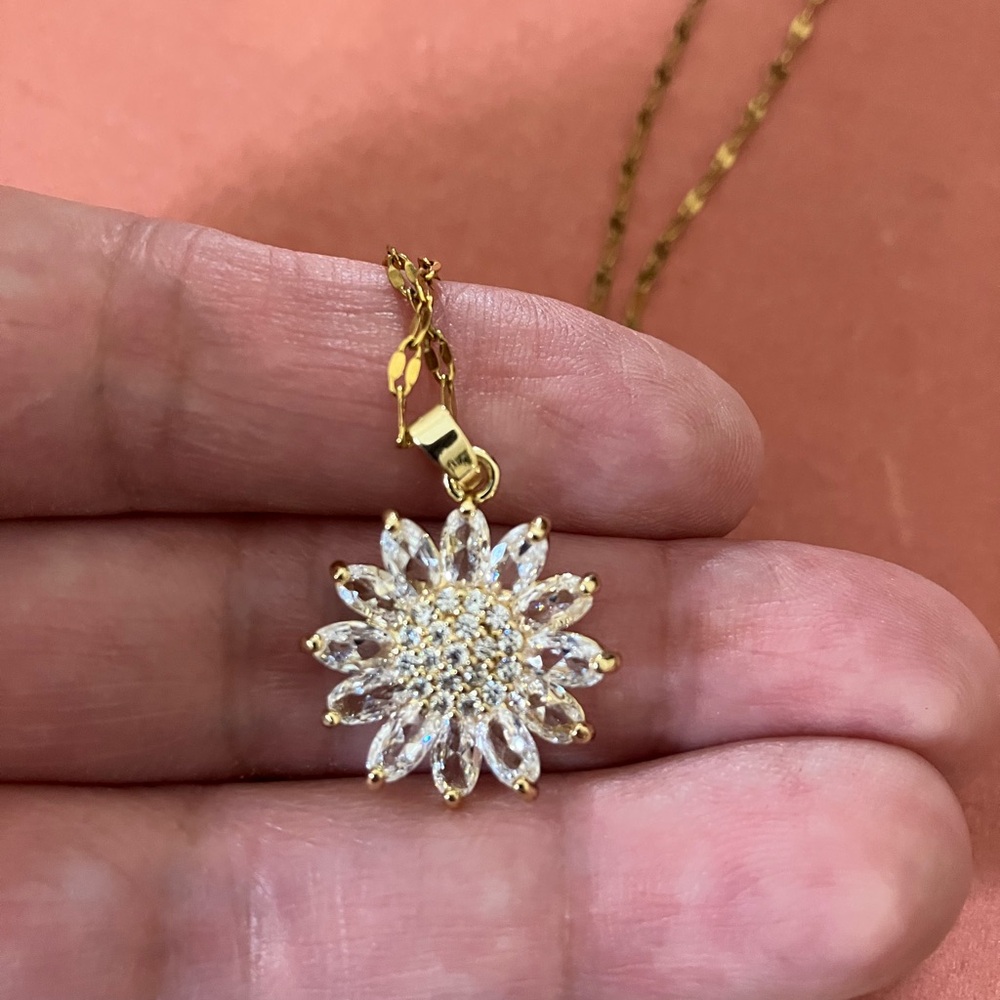 Gold Stainless Steel Daisy Flower Pendant Necklace - Picture 3 of 4